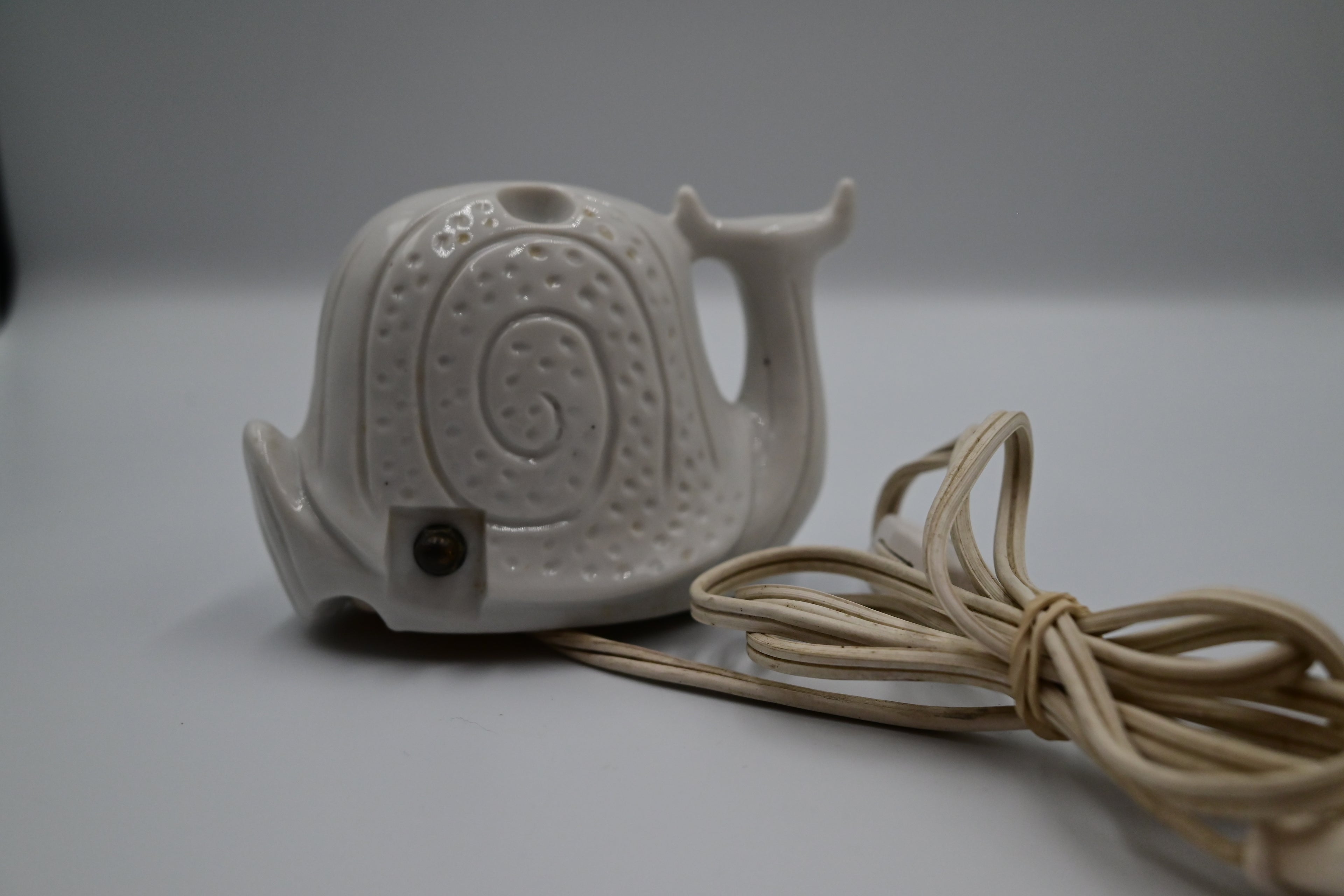 Vintage I.W. Rice & Co. Porcelain Snail Light Night (Fully Functioning)